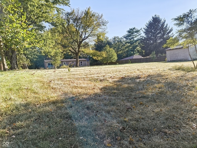 view of yard with a storage unit