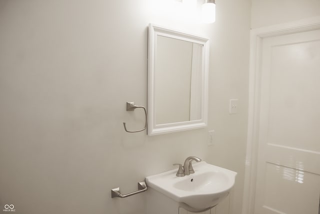 bathroom with sink