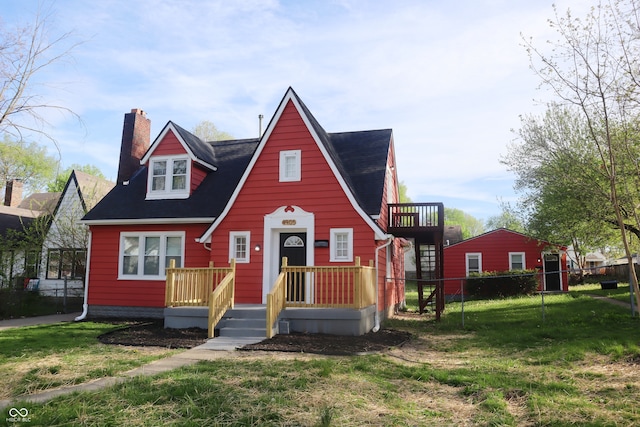 view of front facade featuring a front yard