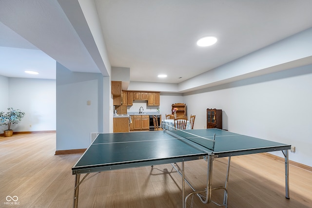 game room featuring light hardwood / wood-style flooring and sink