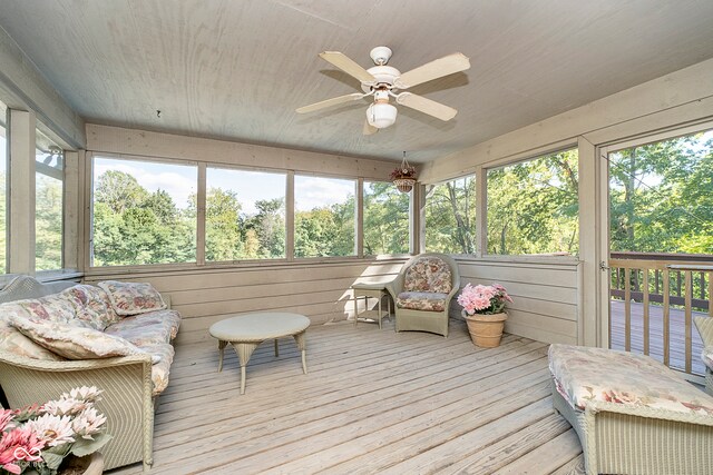 sunroom / solarium featuring ceiling fan