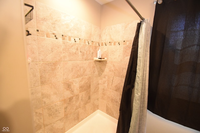 bathroom with curtained shower