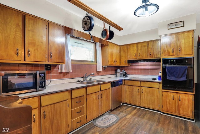 kitchen featuring stainless steel appliances, dark hardwood / wood-style floors, sink, and decorative backsplash