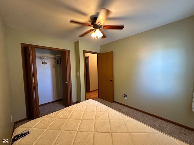 unfurnished bedroom with carpet floors, ceiling fan, and a closet