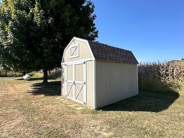 view of outdoor structure with a yard