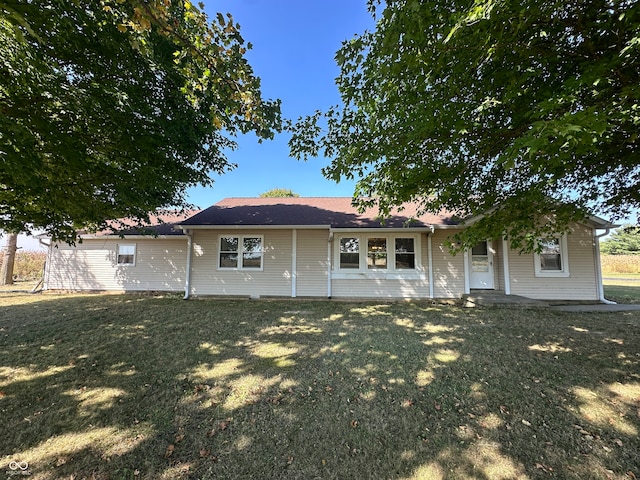 view of front of property with a front lawn