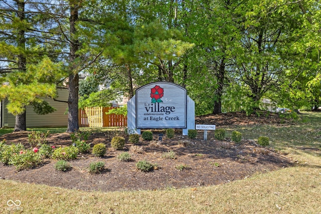 view of community / neighborhood sign