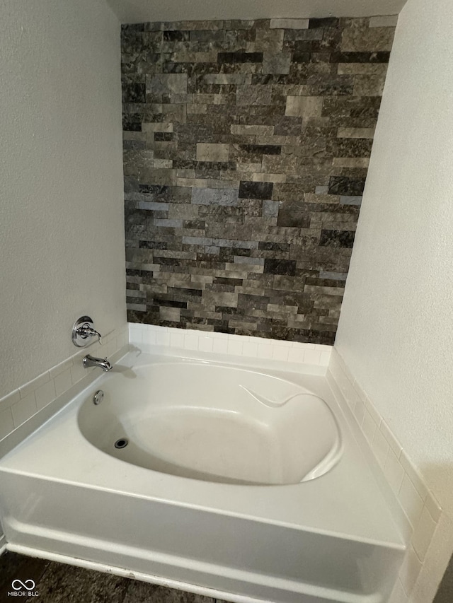 2307 Blackthorn Dr, Franklin, IN 46131 - bathroom with a bathtub and a textured wall