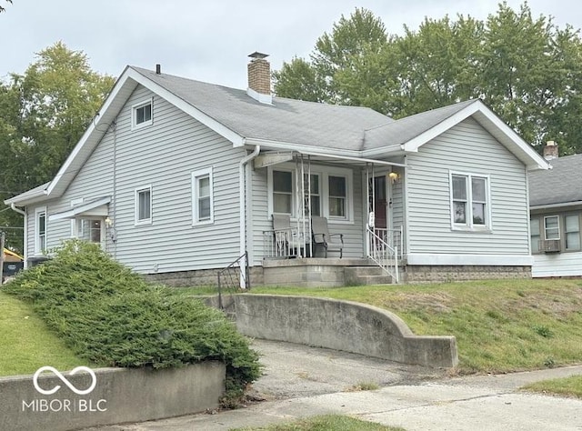 view of front of home featuring a chimney and a front lawn