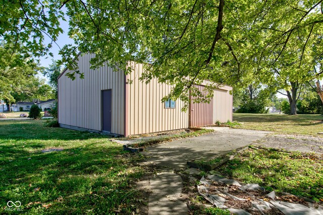 view of outdoor structure with a lawn