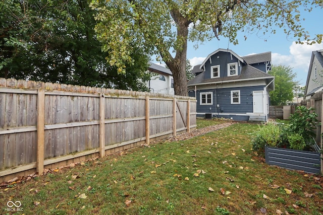 view of yard with cooling unit