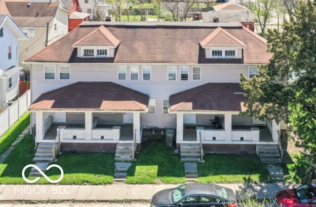 view of front of house with a front yard