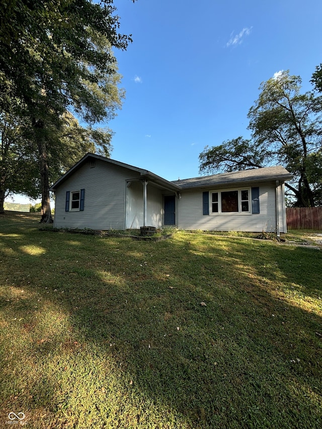 8855 N Waverly Park Rd, Martinsville, IN 46151 - view of front of home featuring a front lawn and fence