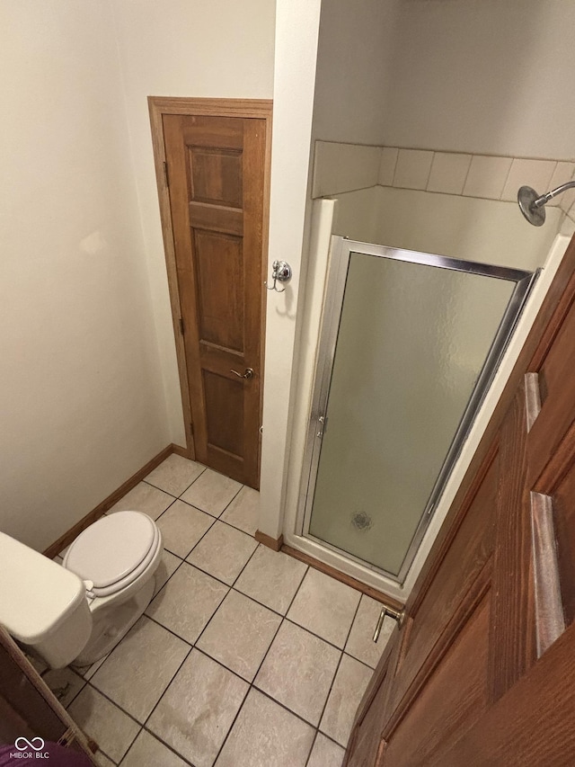 8855 N Waverly Park Rd, Martinsville, IN 46151 - full bath featuring baseboards, toilet, a stall shower, and tile patterned floors