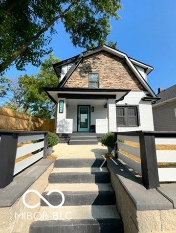 view of front of home featuring covered porch