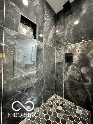 bathroom featuring tiled shower