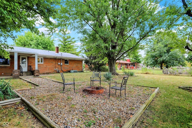 view of yard featuring an outdoor fire pit