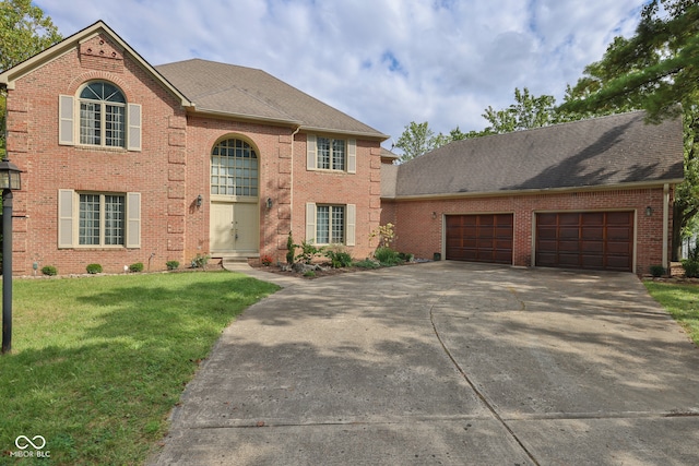 view of front of home featuring a front yard and a garage