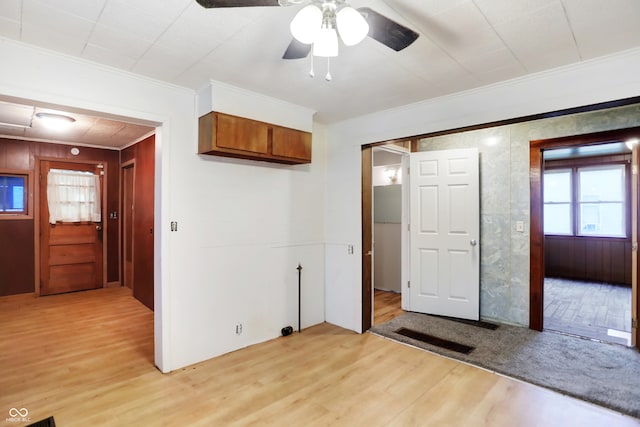 entrance foyer featuring ornamental molding, ceiling fan, and light hardwood / wood-style flooring