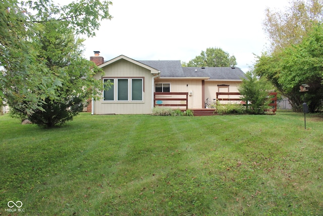 back of house featuring a lawn