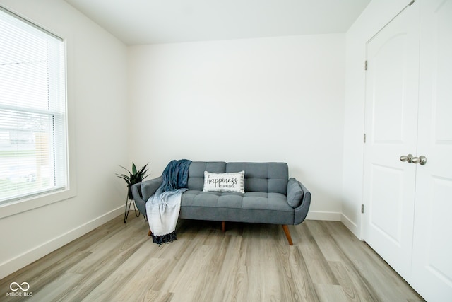 living area with light hardwood / wood-style flooring