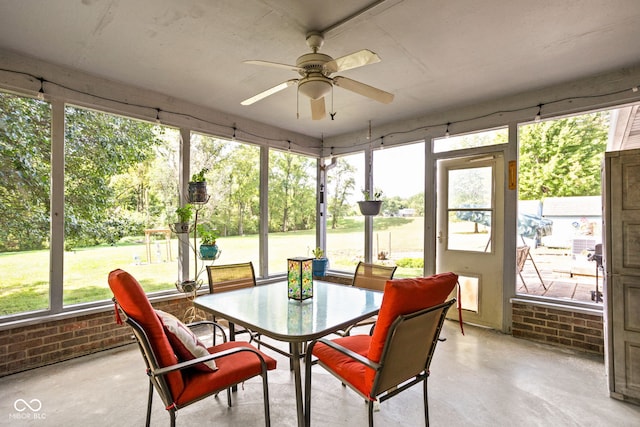 sunroom featuring ceiling fan