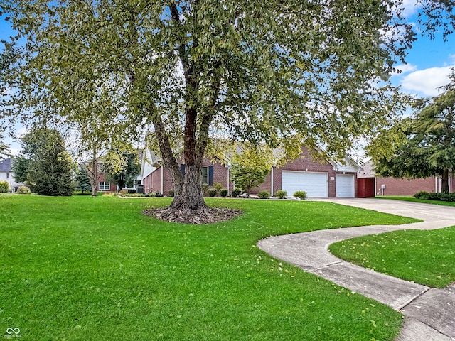 view of front facade featuring a front lawn and a garage