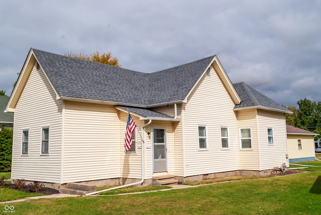 view of front of house with a front yard