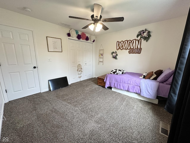 bedroom with carpet flooring, a ceiling fan, visible vents, and a closet