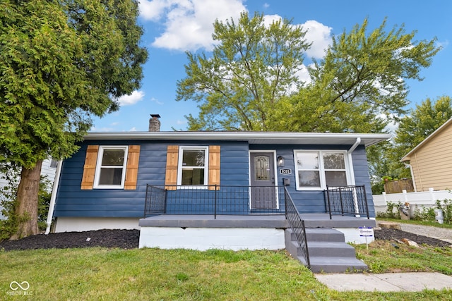 view of front facade with a front yard