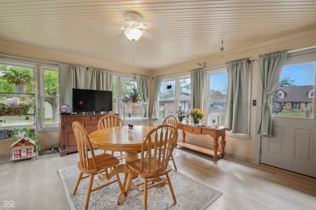 dining space featuring lofted ceiling, light hardwood / wood-style flooring, and plenty of natural light