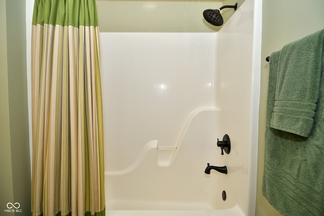 bathroom featuring shower / bath combo with shower curtain