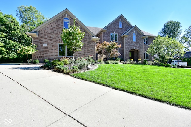 view of front property featuring a front yard