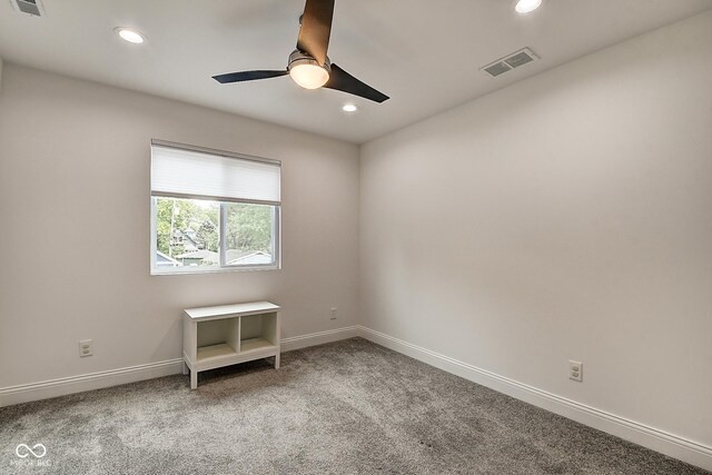 carpeted empty room featuring ceiling fan