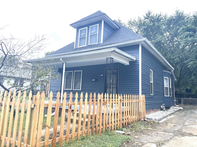 309 N Lasalle St, Indianapolis, IN 46201 - bungalow-style home with a fenced front yard, roof with shingles, and covered porch