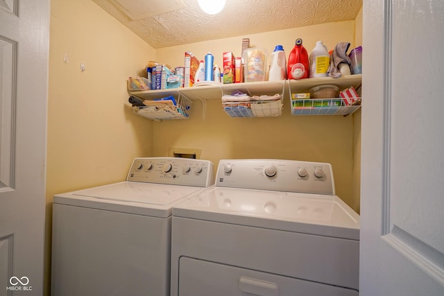 laundry area with a textured ceiling, laundry area, and independent washer and dryer