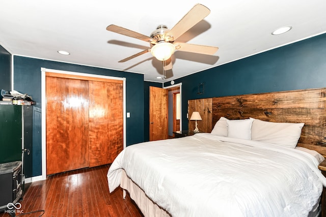 bedroom with ceiling fan, a closet, and dark hardwood / wood-style flooring