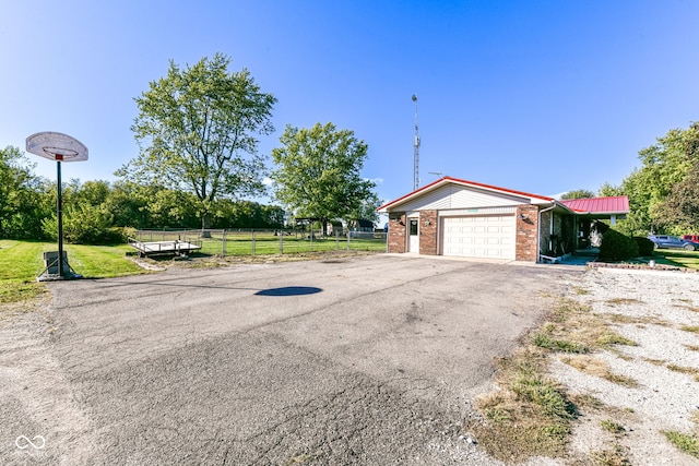 view of front of property featuring a front yard and a garage