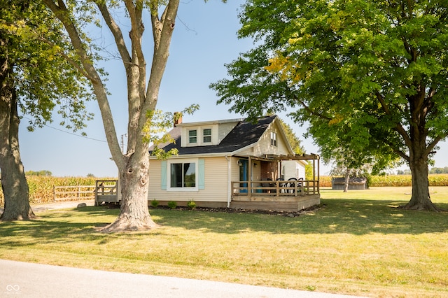 view of front of property featuring a front yard and covered porch