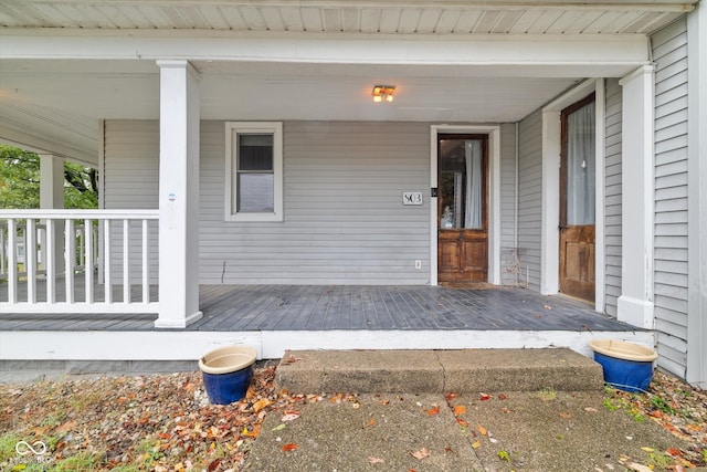 entrance to property featuring a porch