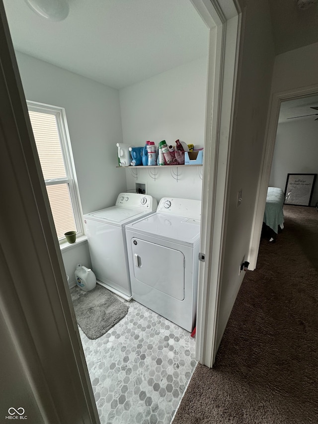 laundry room featuring carpet and independent washer and dryer