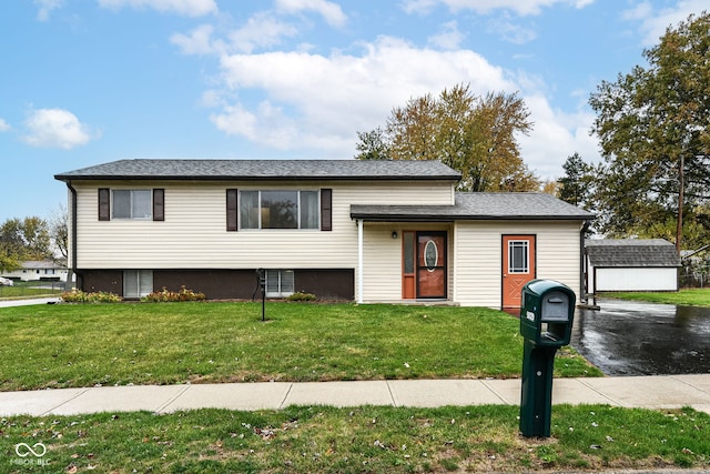 view of front of house featuring a shed and a front yard