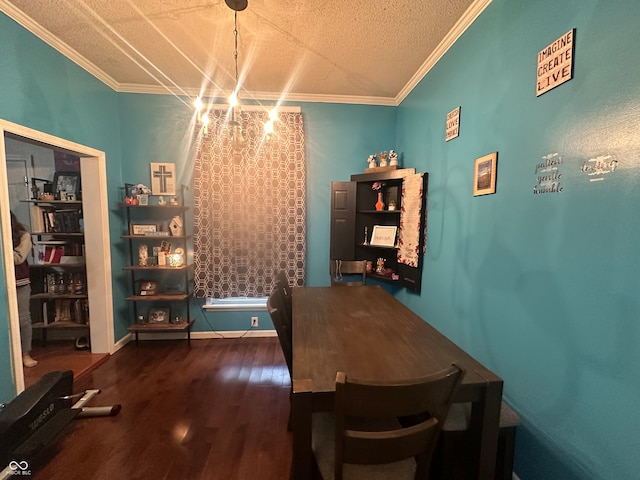 dining area featuring a textured ceiling, crown molding, dark hardwood / wood-style flooring, and a notable chandelier