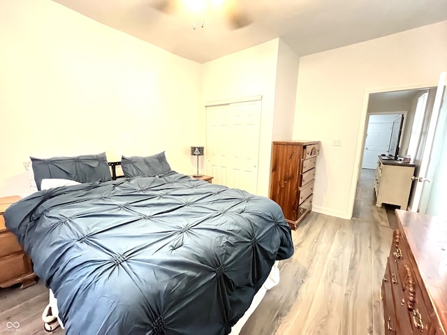 bedroom featuring light hardwood / wood-style flooring, a closet, and ceiling fan