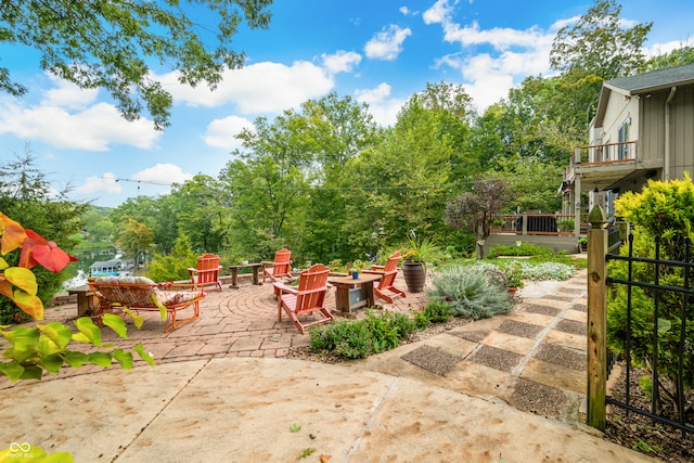 view of patio with a fire pit