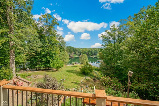 view of yard featuring a water view