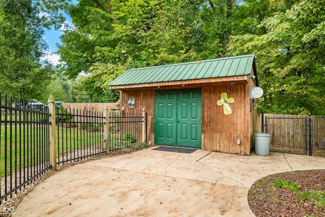 view of outbuilding featuring a lawn