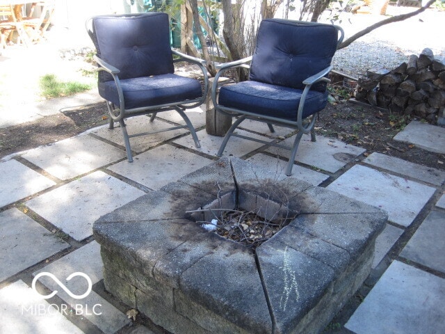 view of patio with a fire pit