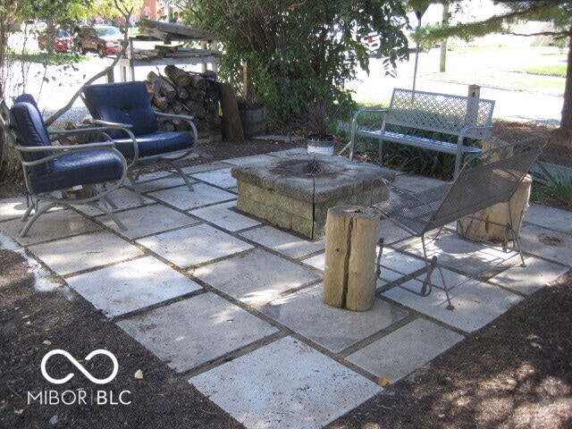 view of patio featuring a fire pit