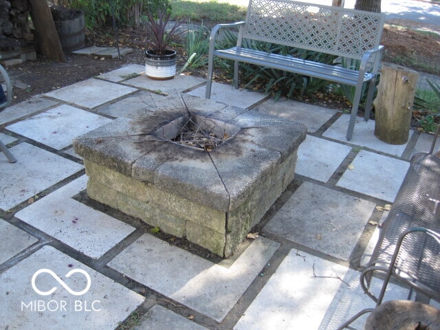 view of patio with an outdoor fire pit